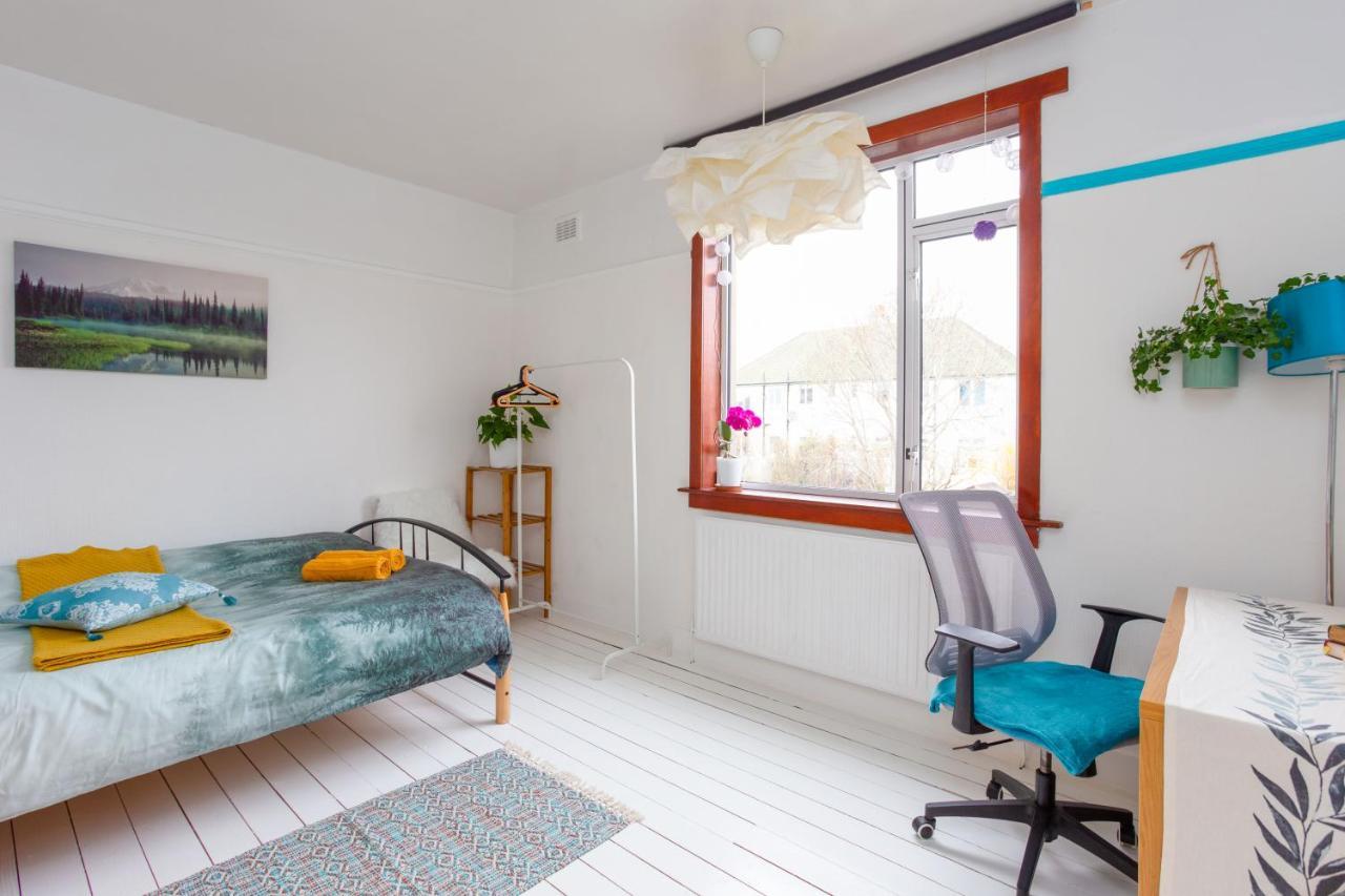 Bright & Spacious Double Room With Garden View- Close To Airport & City Centre 에든버러 외부 사진