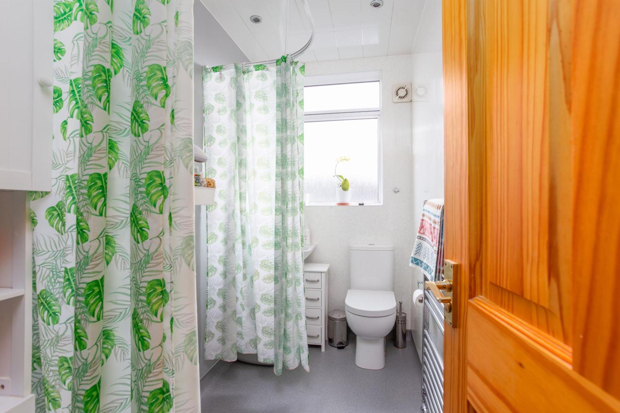 Bright & Spacious Double Room With Garden View- Close To Airport & City Centre 에든버러 외부 사진